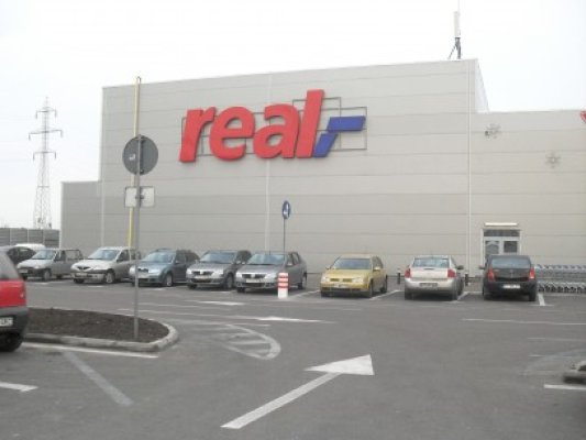 Cerere de insolvenţă a magazinelor Real
